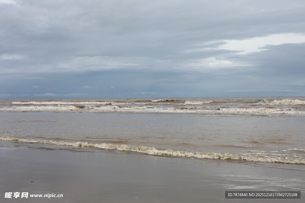 海边风景 海浪翻涌