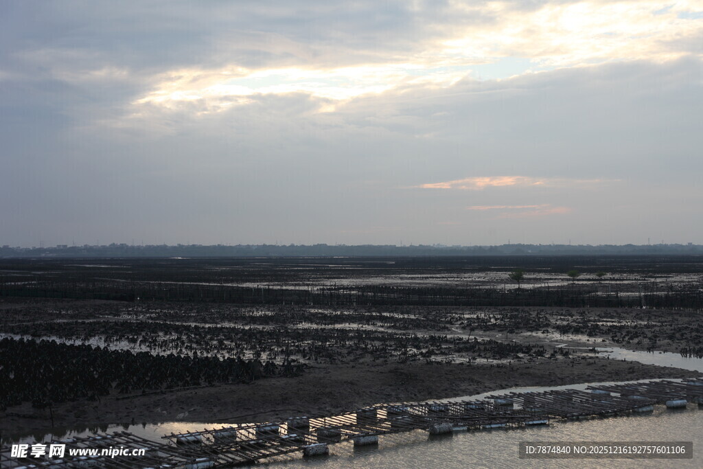 俯瞰广袤天地间的自然景观