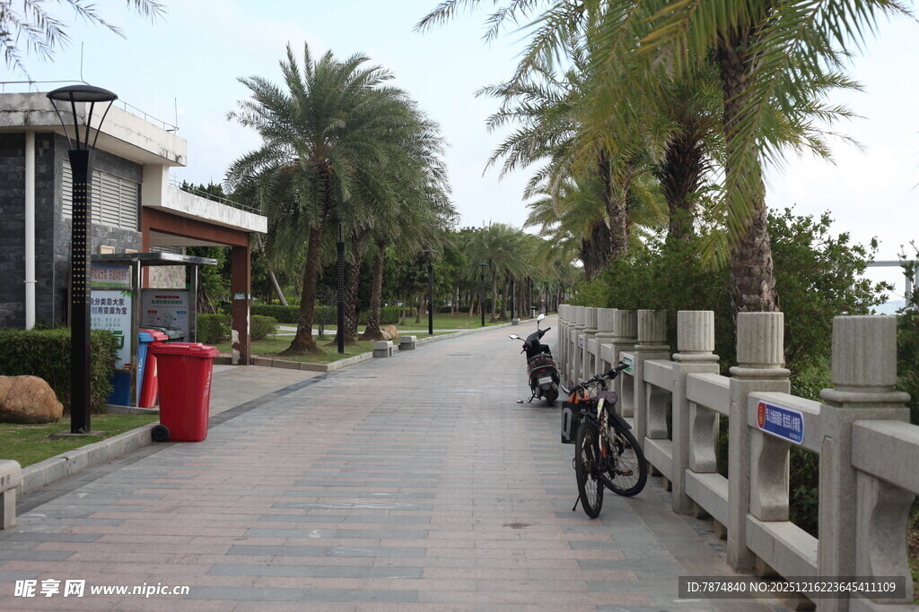 海滨休闲小道惬意骑行处