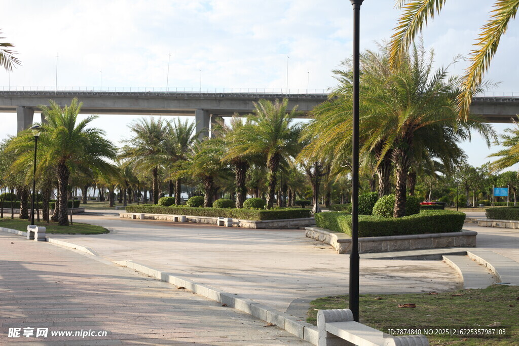 城市中开阔的户外休闲空间