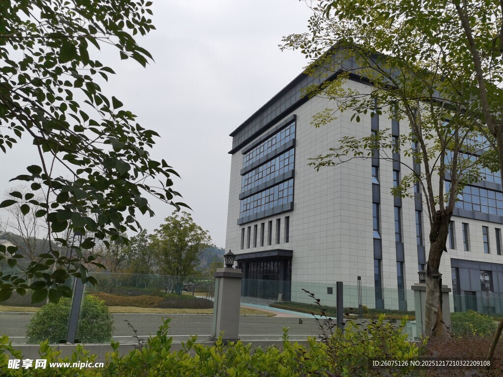 现代风格办公楼外观