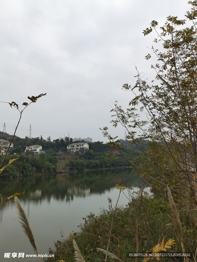 湖畔风光自然景致迷人