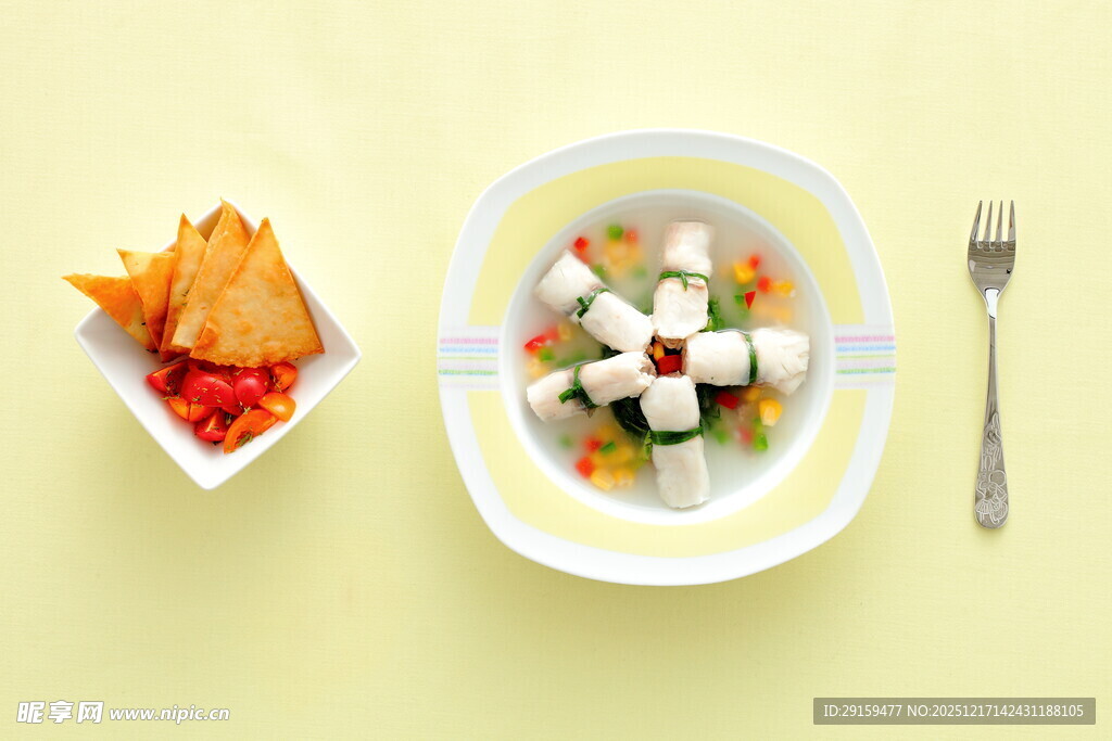 美味餐食搭配餐具