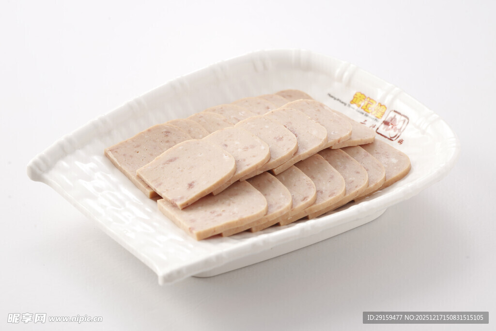 白盘内的切片美味猪肚