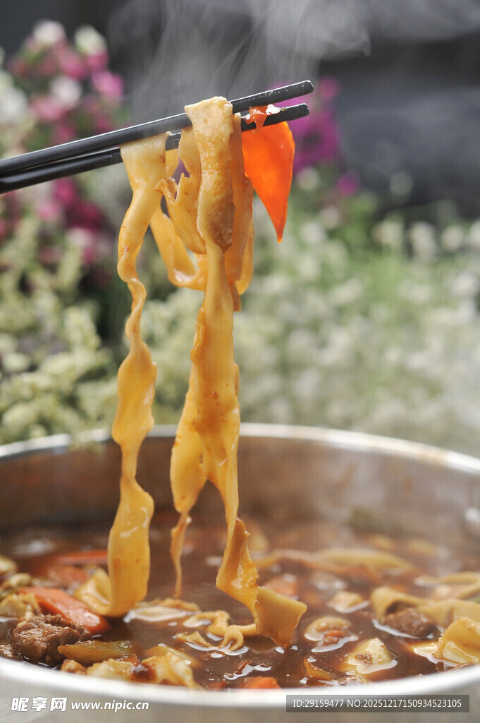 热气腾腾的火锅涮响铃卷