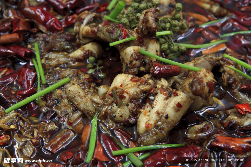 香辣可口的美味牛蛙料理