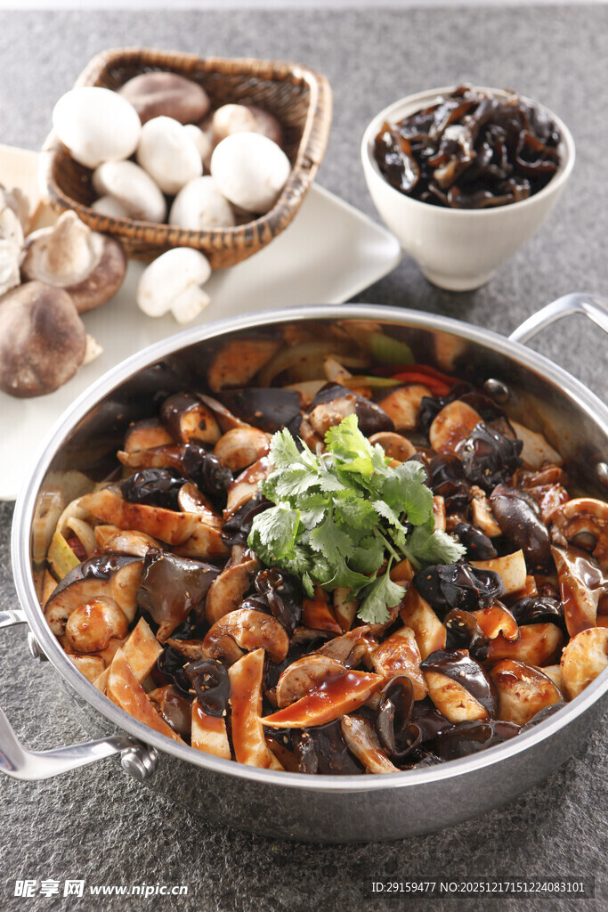 美味海鲜锅鲜香诱人