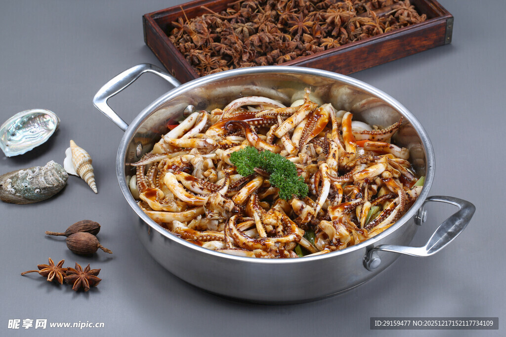 美味干锅食材丰富诱人