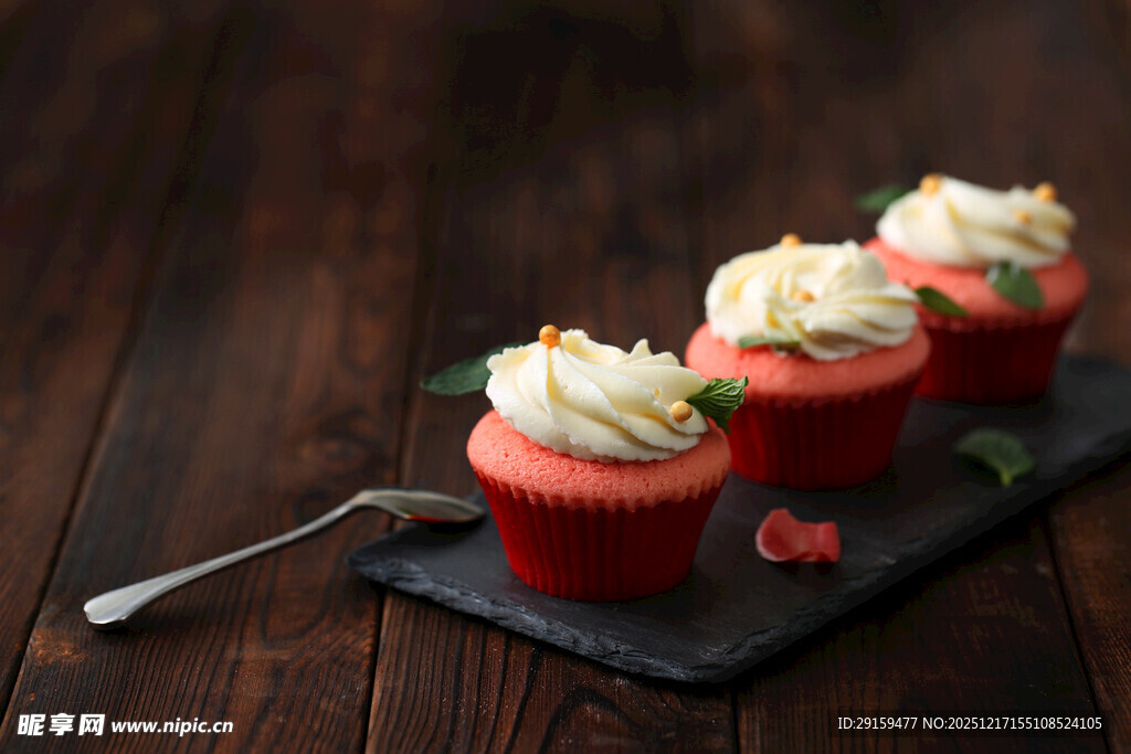 美味红丝绒纸杯蛋糕