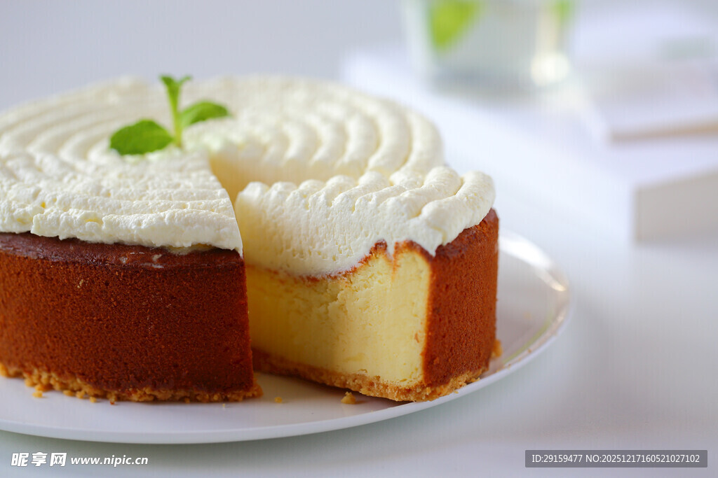 美味奶油蛋糕切片展示