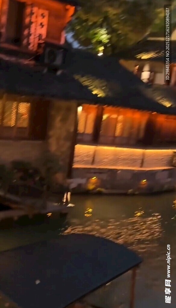 古雅夜景中的中式建筑