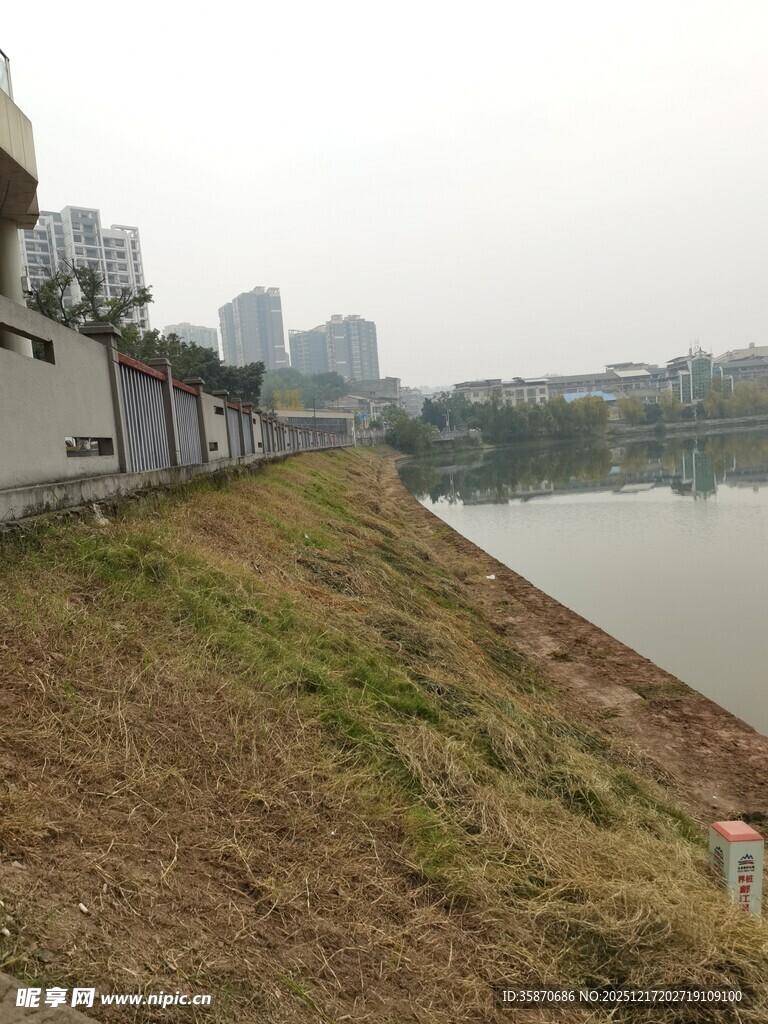 河边堤岸景观