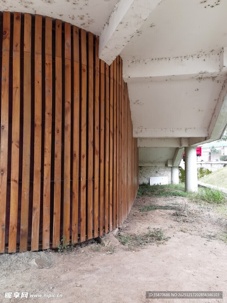 木质弧形墙面建筑场景