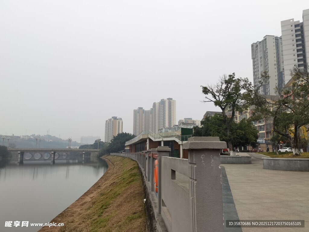 城市河畔步道景观