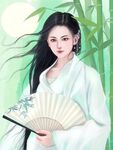 古风女子持扇倚竹林