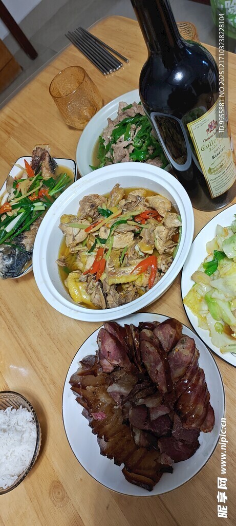 丰盛多样的美味菜肴