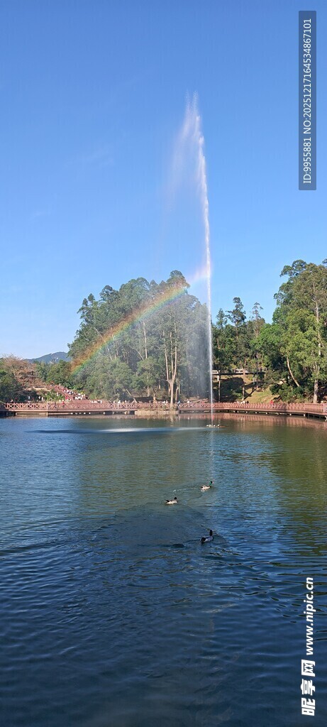 广东珠海香山湖湖畔喷泉美景