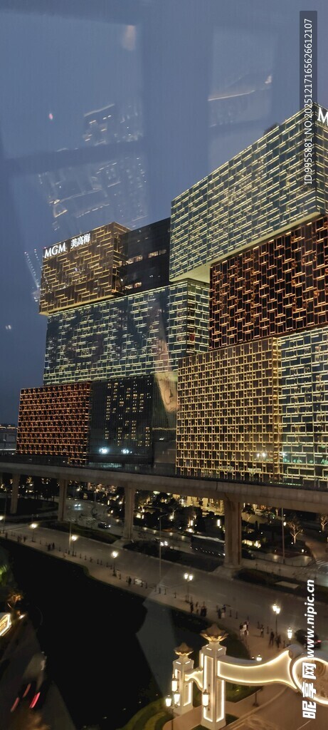 城市繁华夜景璀璨灯火