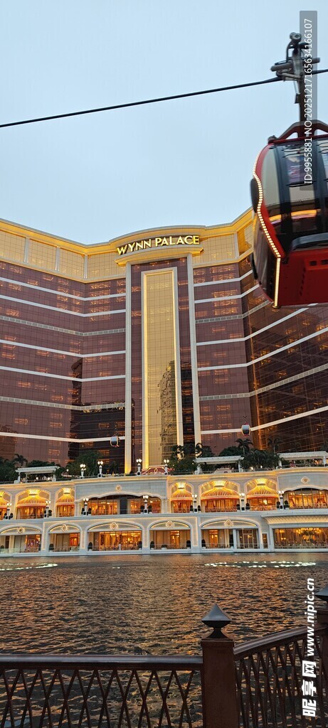 澳门大三巴威尼城市中的观光缆车