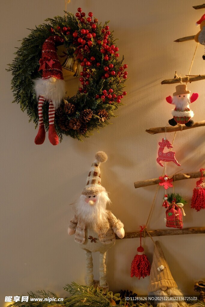 圣诞装饰营造温馨节日氛围