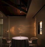 温馨雅致的室内圆桌空间