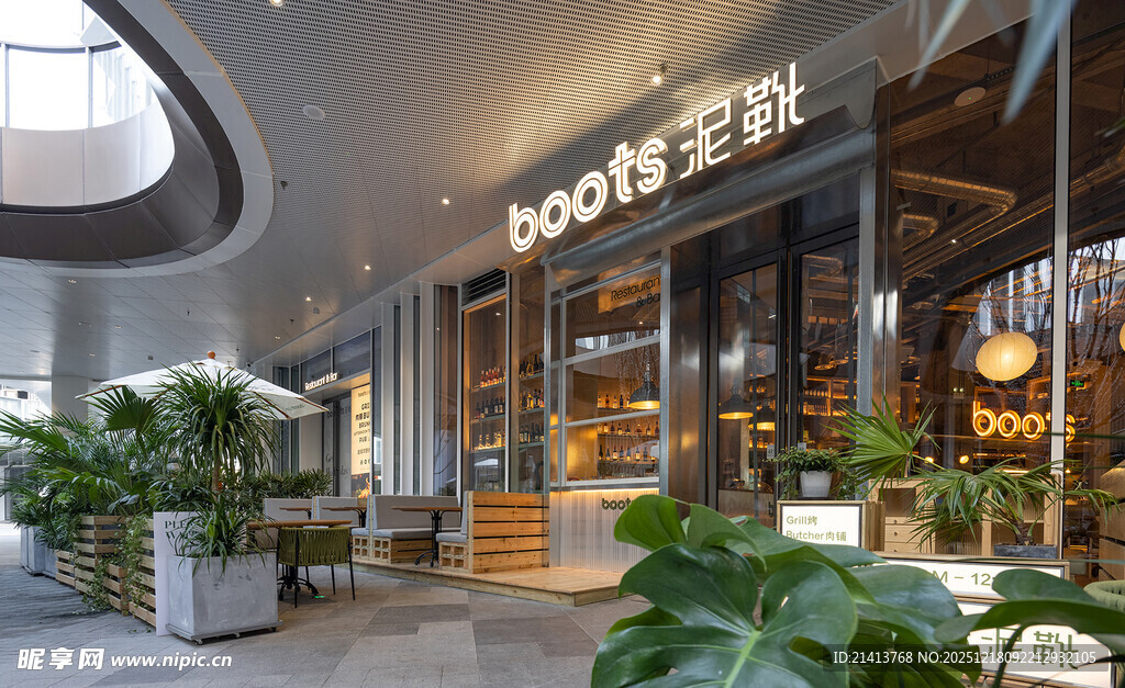 时尚温馨的面包店外观