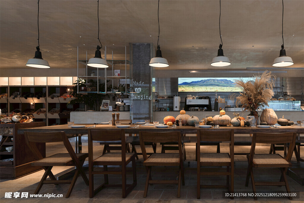 简约风餐厅室内温馨场景