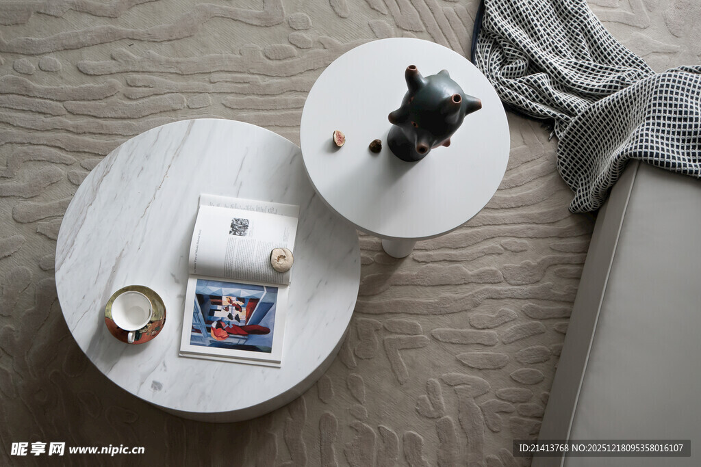 简约风客厅圆形茶几摆件