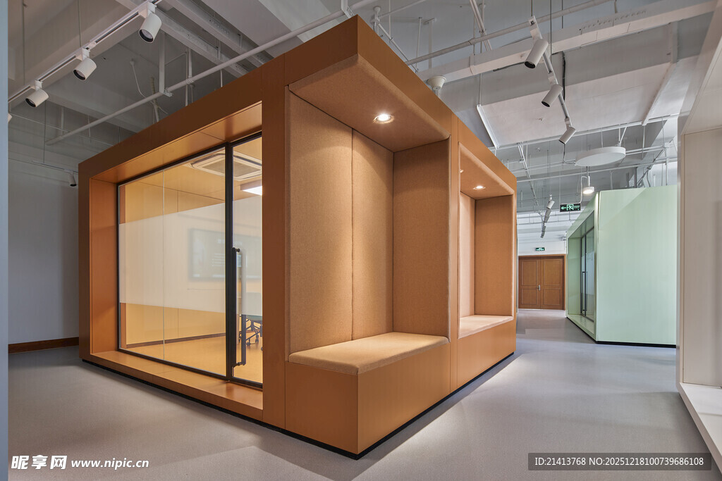 现代木质隔音办公舱