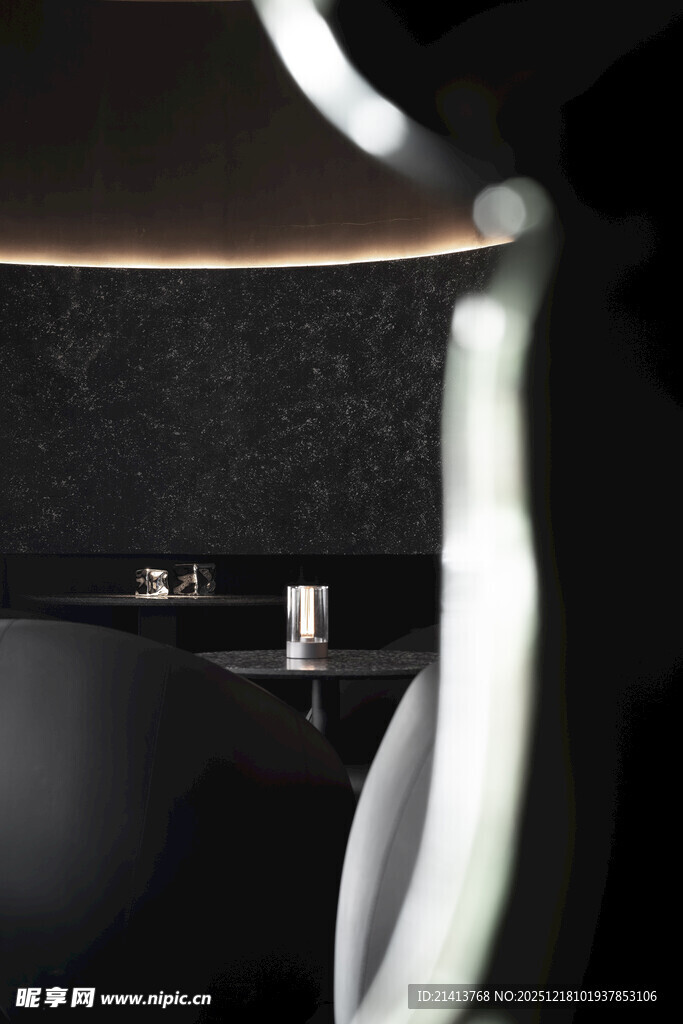 现代简约风格金属灯具