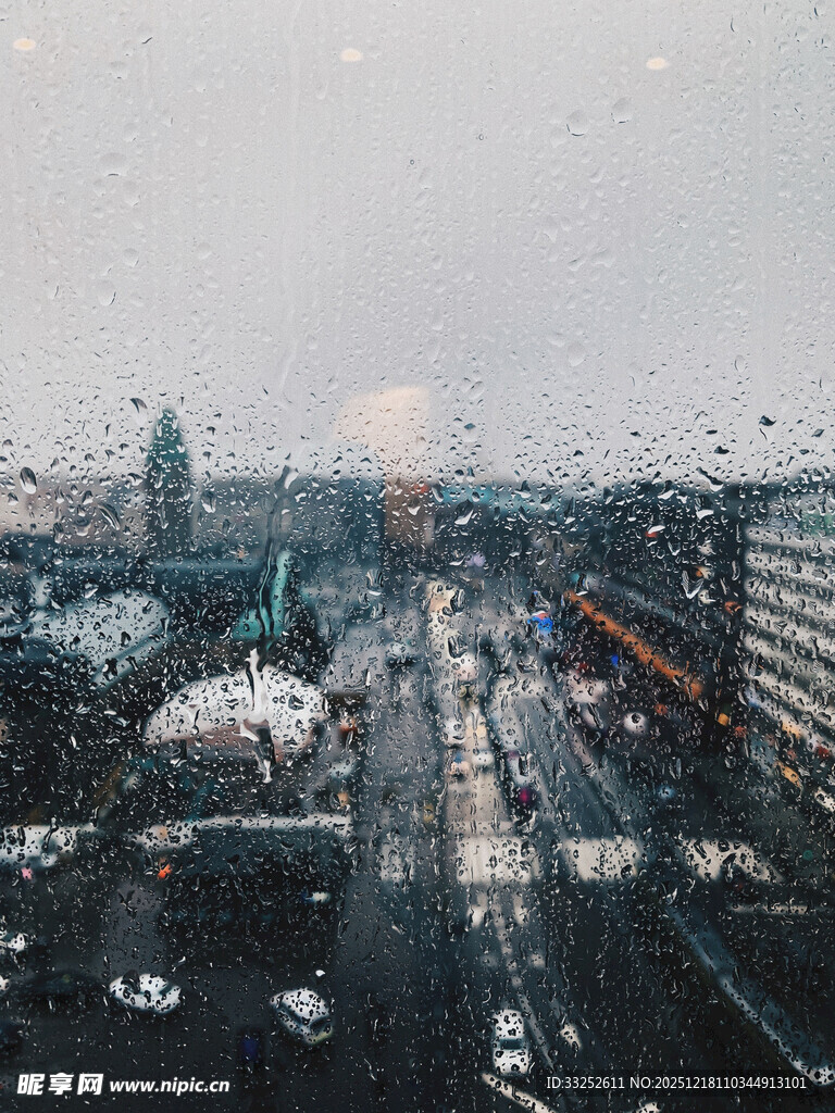 雪后城市街道景象