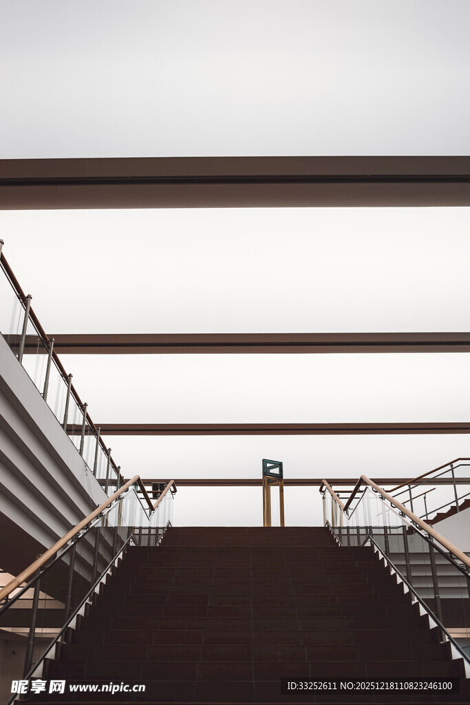 户外金属楼梯与栏杆景观