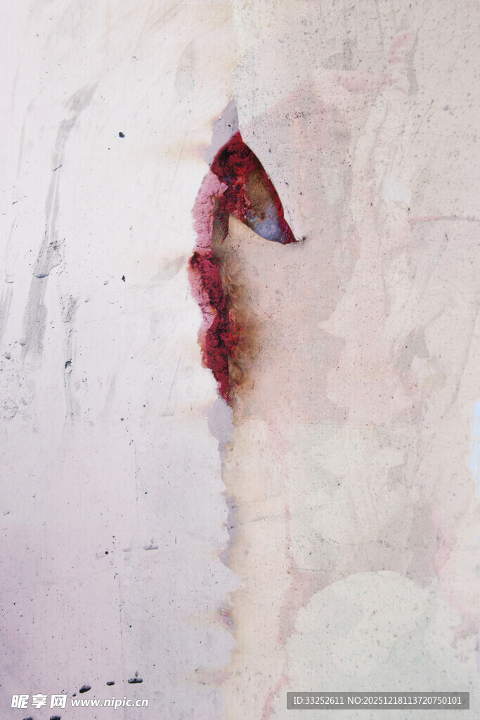墙面破损处露出内部结构