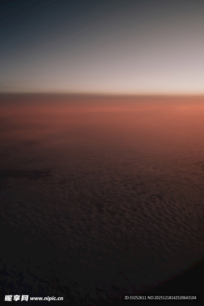 高空俯瞰壮丽云海日出