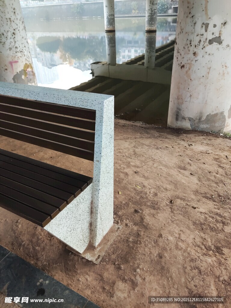 现代简约风格户外木质长椅