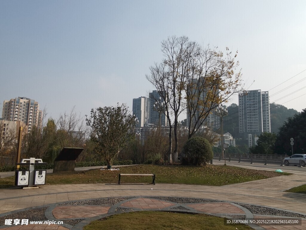 城市公园开阔景致
