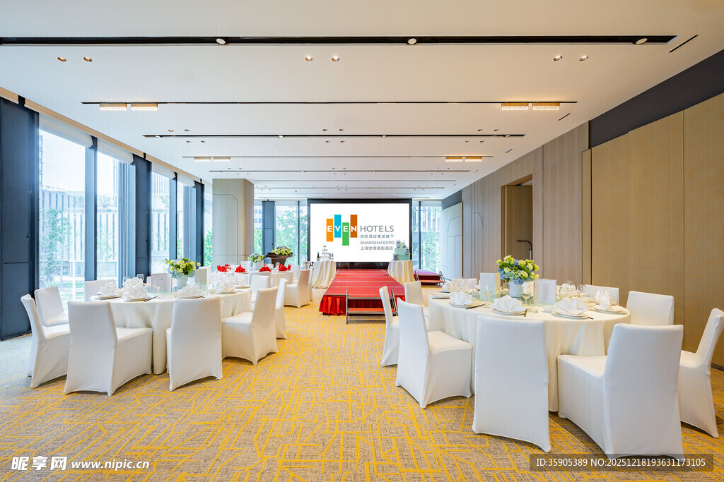 宽敞明亮的会议宴会厅