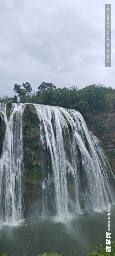 贵州黄果树小七孔千壮观瀑布景观