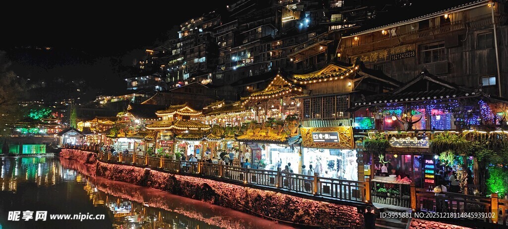 贵州黄果夜晚河畔璀璨的多彩夜市