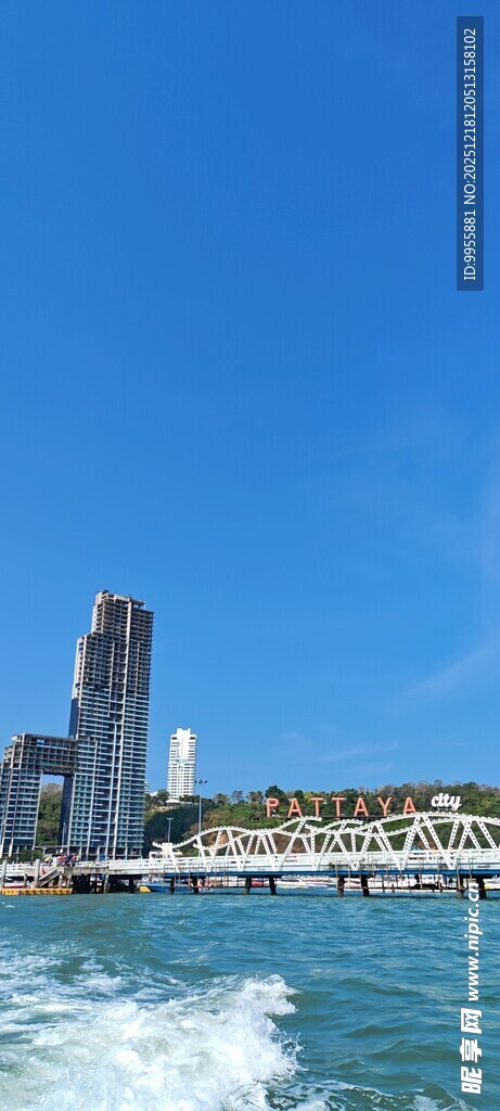 泰国曼谷海上视角的城市高楼景观