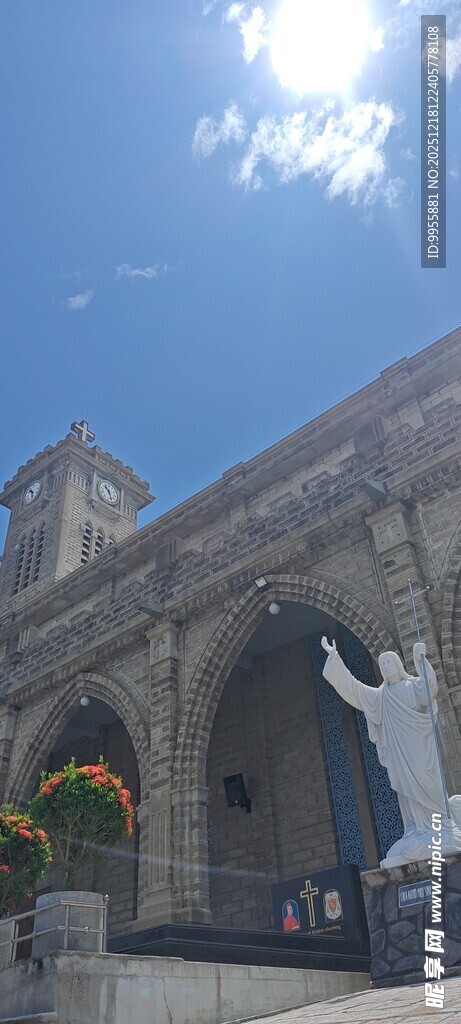 泰国曼谷芭提雅阳光下的古老建筑