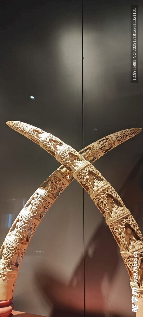泰国曼谷精美交叉状金色装饰摆件