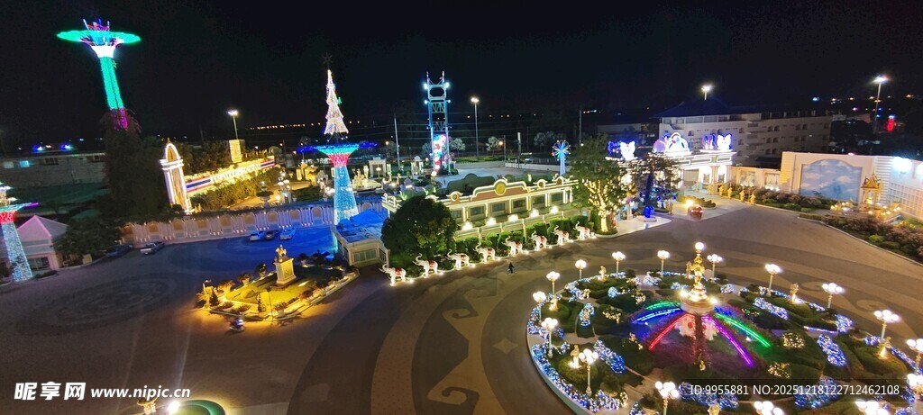 泰国曼谷芭夜晚璀璨的游乐园景观