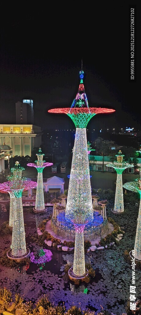 泰国曼璀璨灯光下的城市夜景地标