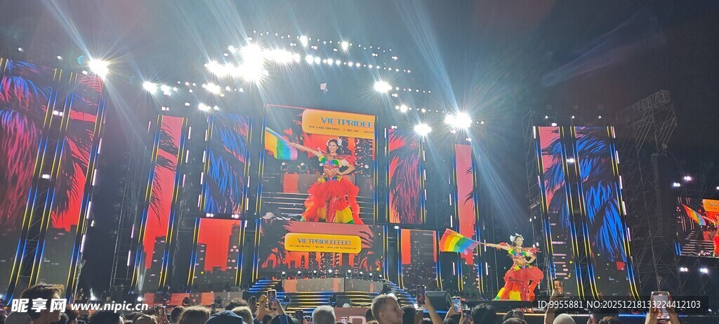 越南芽庄绚丽舞台灯光秀