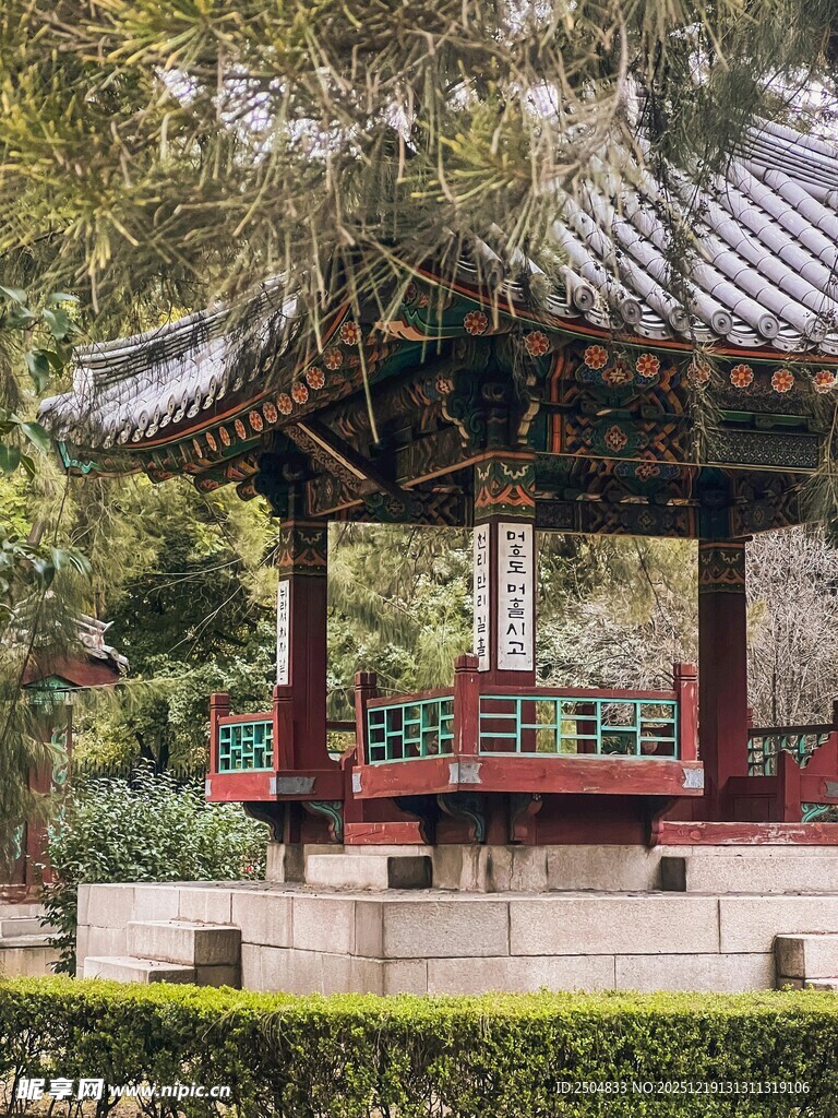 古典中式凉亭 静谧园林景