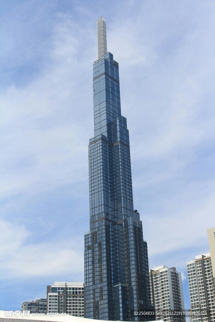 高耸入云的摩天大楼