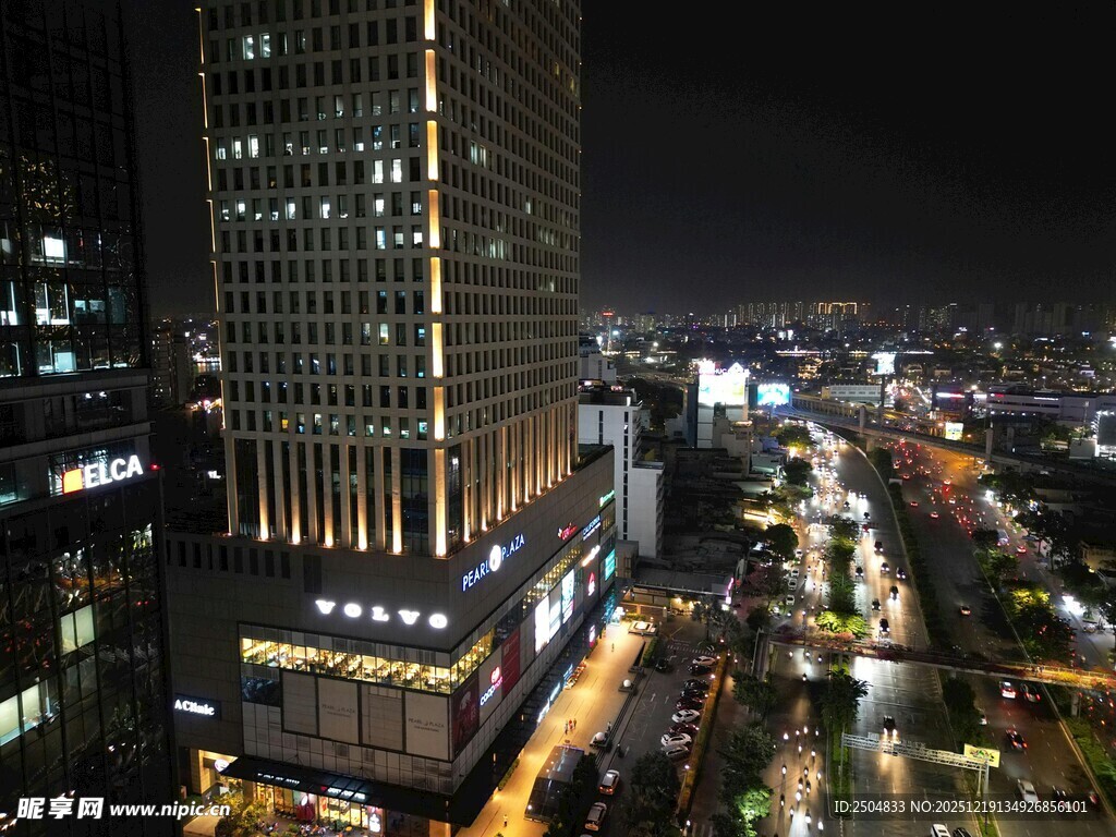 城市璀璨夜景俯瞰