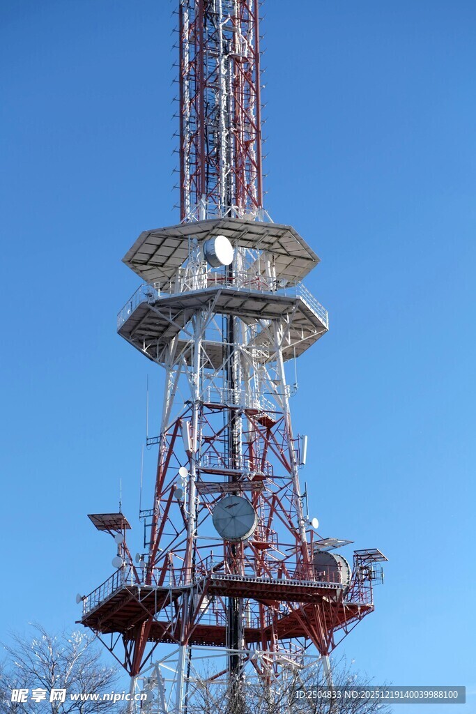 高耸通信铁塔