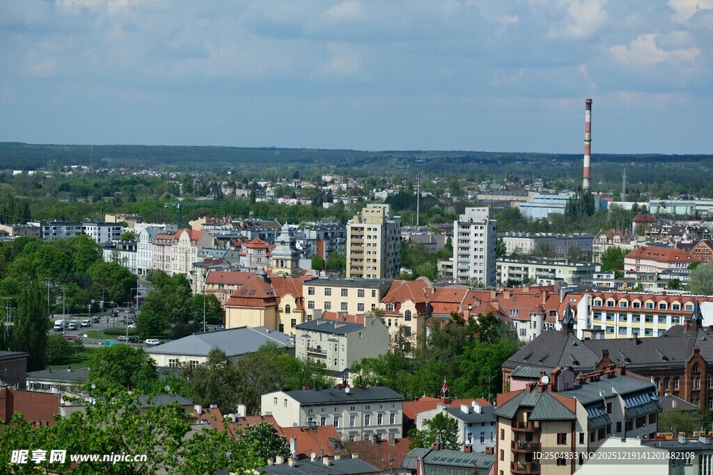 俯瞰多彩城市景观